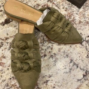 Mi.iM Triple Knot Mules 8 1/2